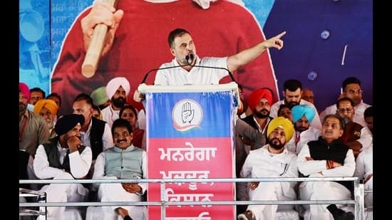 Gandhi Issues Unity Warning to Feuding Congress Leaders