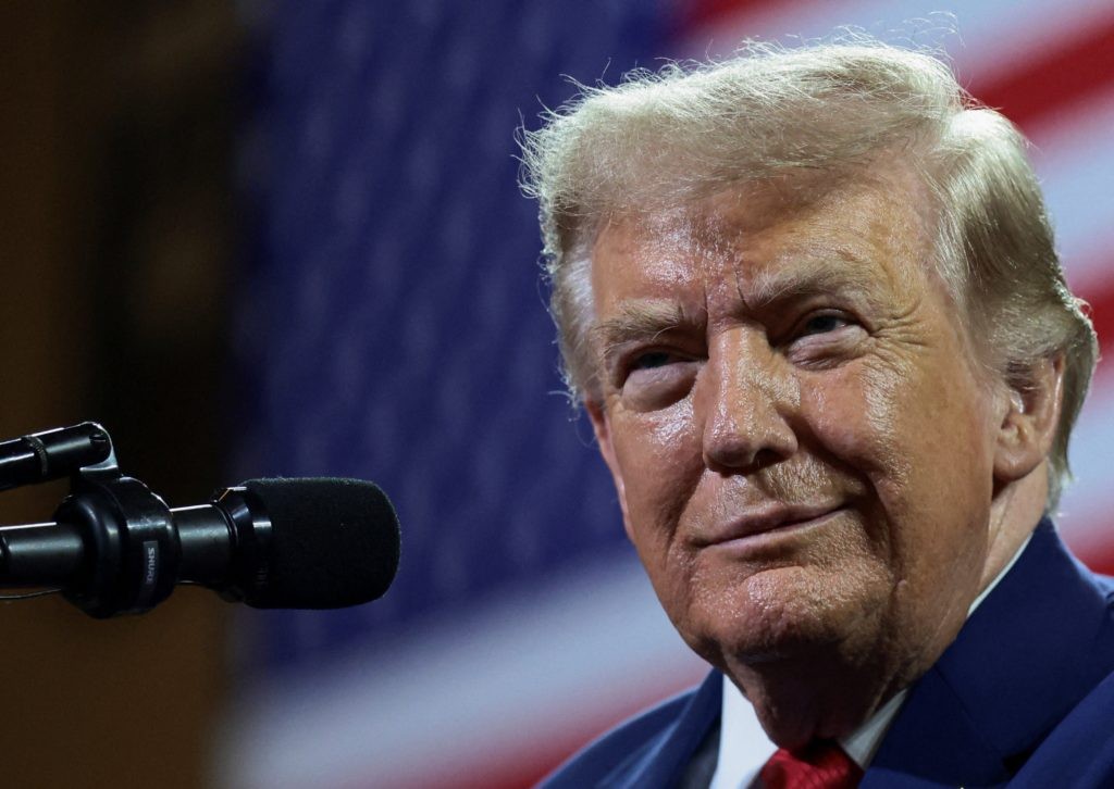 Trump Defends Tariffs in Michigan Visit as Economic Concerns Mount